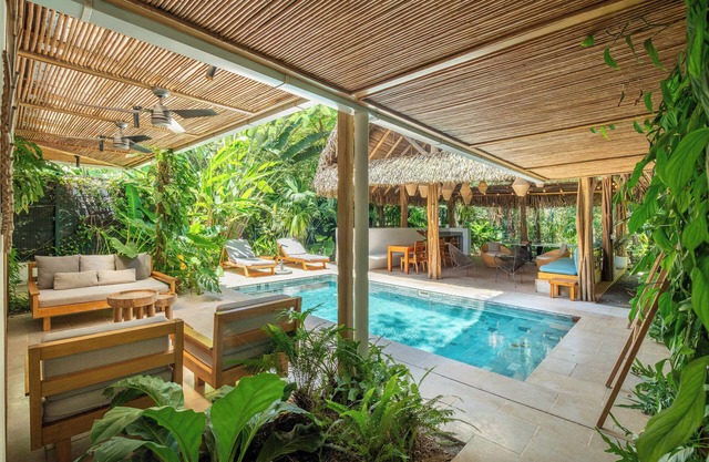 4 Bedroom Luxury Home - Best Location 2 Min Walk to Guiones Beach