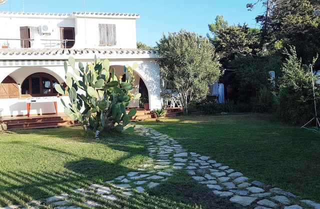 GREEN HOUSE. Cozy villa less than 200 meters from Cann'e Sisa beach