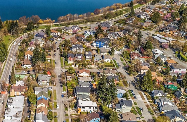 Green Lake 1st Line Lake View Home A with Central Air Conditioners