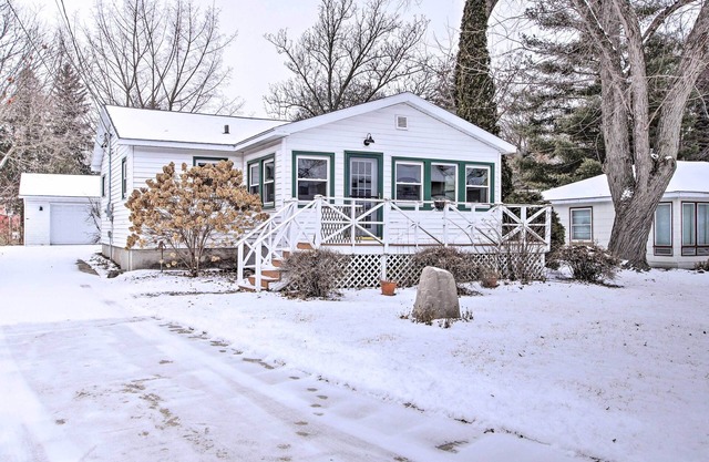 Green Lake Vacation Home w/ Screened Porch!