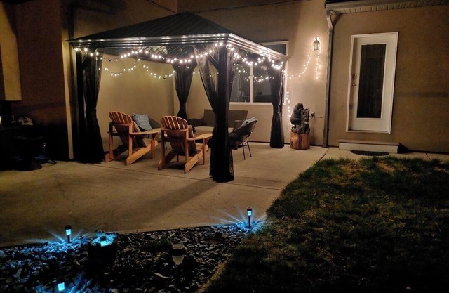 Green Leaf 2 BDRM 1 BTH Suite w/Private Entry