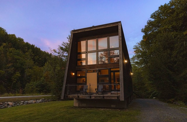 Green Mountain Modern House: iconic modern getaway