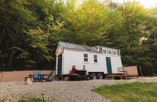 Green Mountain Tiny House: a mountainside retreat