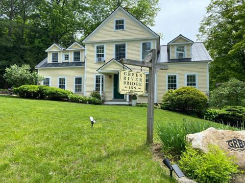 Green River Bridge Inn