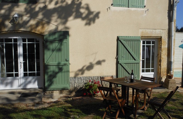Grüne Fensterläden Haus in SW-Frankreich. Village Lage. Beheizten Pool.