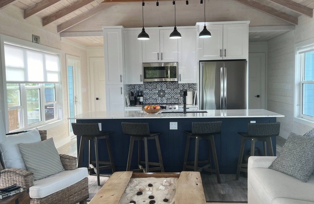 Green Turtle Cay Cottage. Sweet new cottage just steps from Bita Bay beach.
