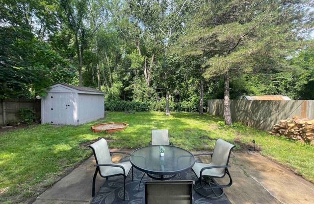 Greenlawn Clean/Cozy Ranch Home in Commerce
