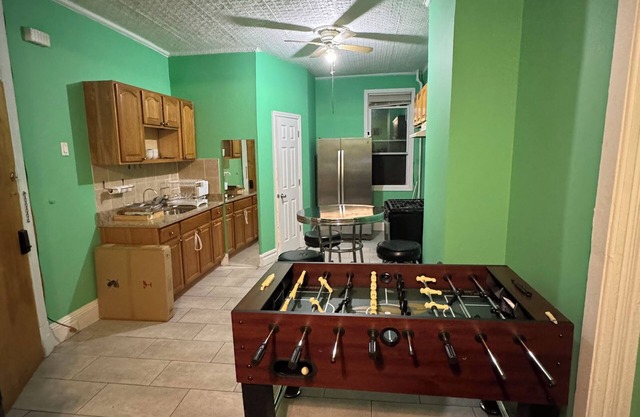 Green Walls NYC Cozy Shared Apartment in Vibrant Neighborhood!