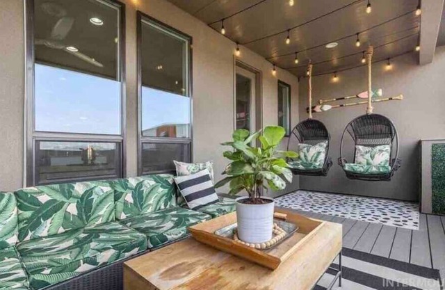 Luxurious condo Greenbelt access downtown airport