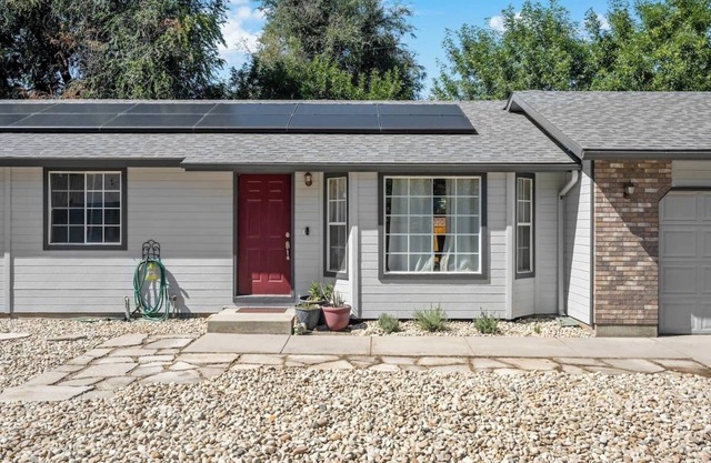Greenbelt Oasis Near Downtown!