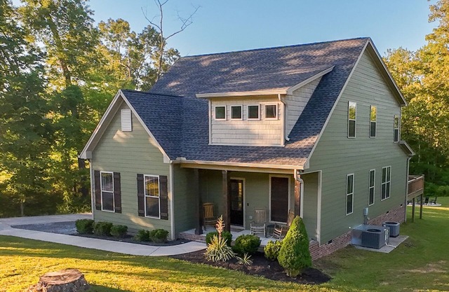Spacious 5-bedroom house in the country side of Greenbrier