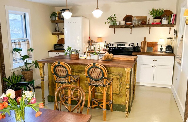 Greenehill- Rustic Up-island Marthas Vineyard Farmhouse