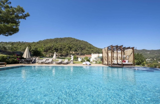 Greenery Home with Shared Pool in Marmaris
