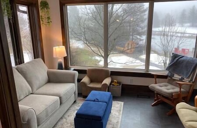 Greenery Lane - w/private pond, hot tub & sauna!