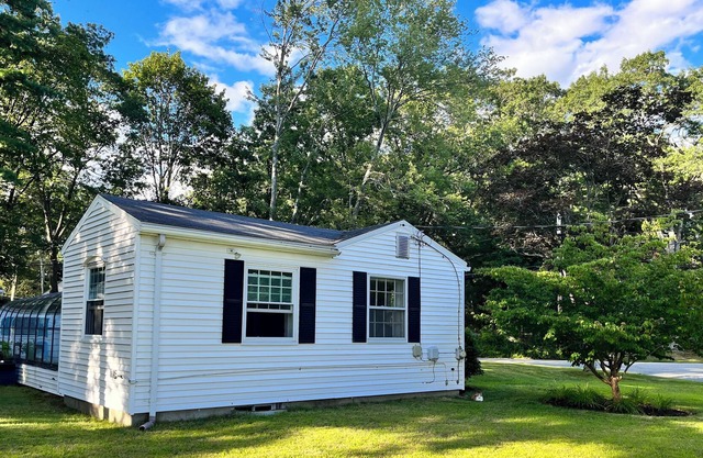 Greenhouse escape in quiet neighborhood right outside of Boston