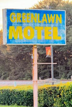 GreenLawn Motel
