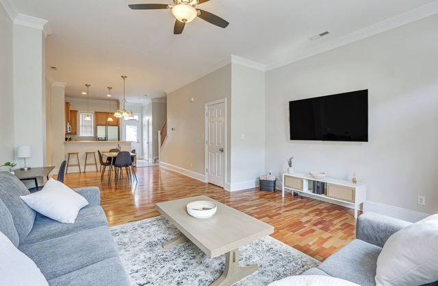 Greensboro Townhome w/ Fire Pit < 1 Mi to Downtown