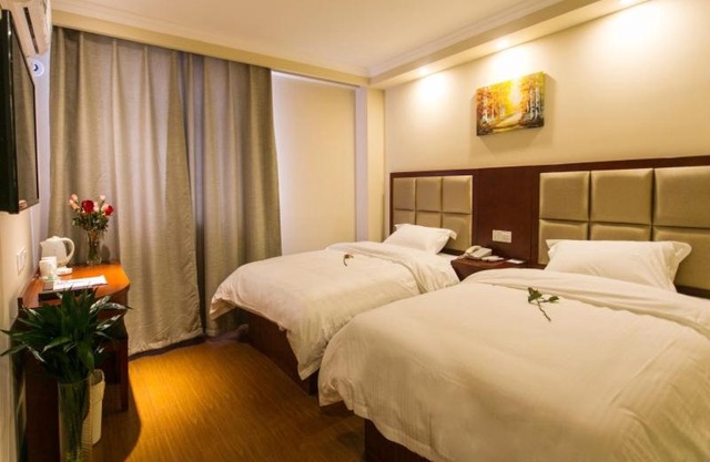 GreenTree Inn JiangSu Guanqian Street Leqiao Metro Station Shell Hotel