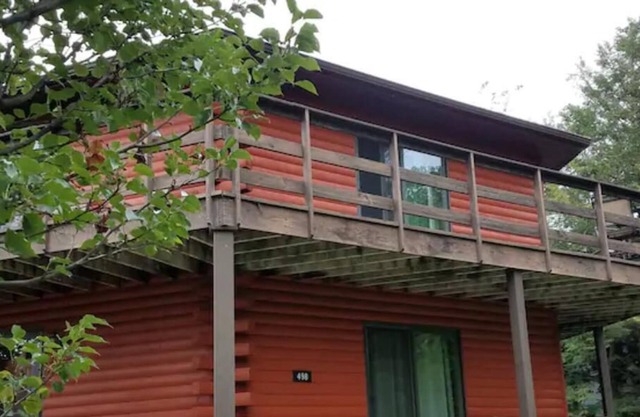 Greenway Log Cottage - Duplex 2 Upper unit