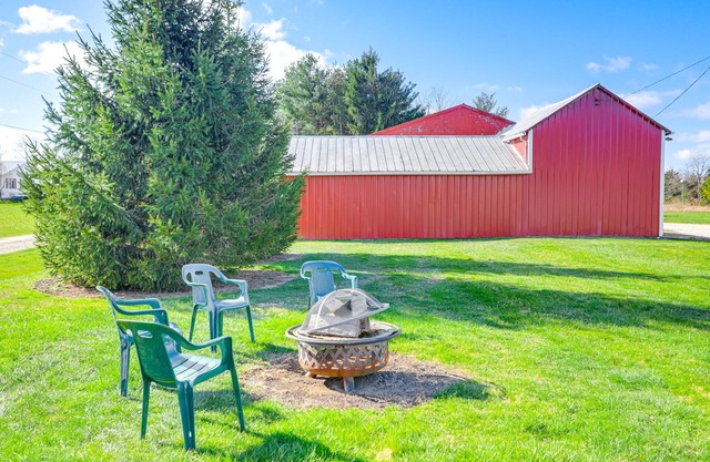 Greenwich Countryside Apartment w/ Shared Yard