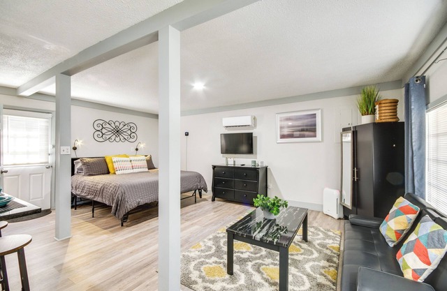 Greenwood Studio Cottage < 1 Mi to Downtown!