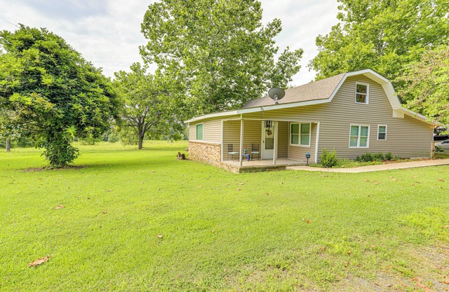 Greers Ferry Home w/ Fire Pit Near Shiloh Marina!