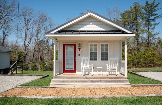 Greeter Falls Lodge Cottage #7