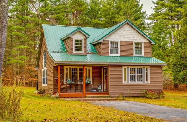 Greig Getaway Near Brantingham Lake and Ski Resort