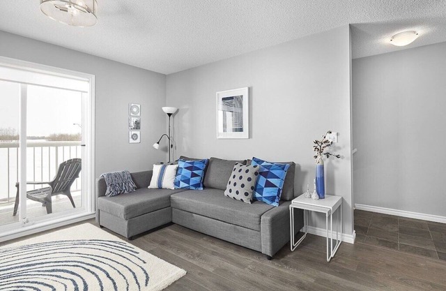 Grey Havens Laneway home w/ garage, balcony, AC near WEM!