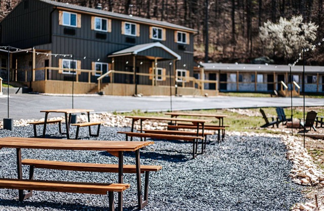 Grey Pine Lodge | Queen/Queen | BEST Location & Amenities!