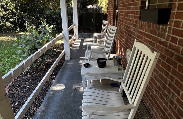 Grey Sunset Room - READ DESCRIPTION, Free Coffee, Pets Welcome