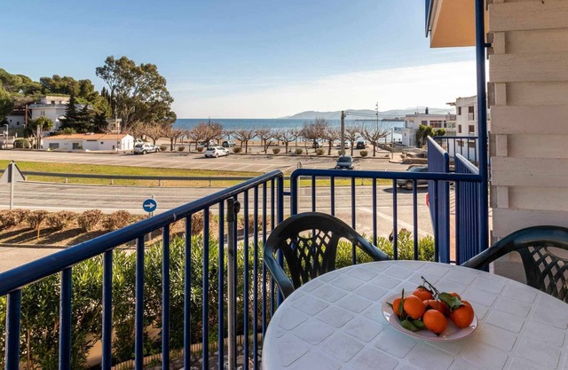 Grifeu 17 – Apartment next to the beach