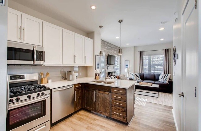 Griffith Mountain Manor | Lakefront Townhouse