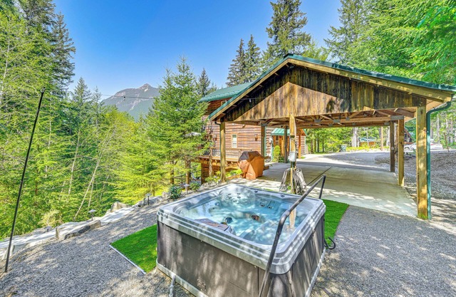 "Grizzly Tower" Packwood-Kabine mit Blick auf den Wald!