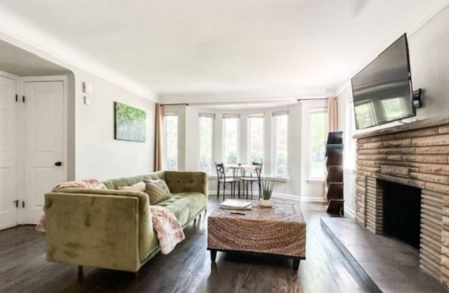 Grosse Pointe 3BR Lower flat