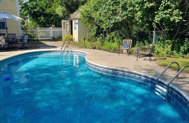 Groton Bay / Heated pool opens May 6th 2023!