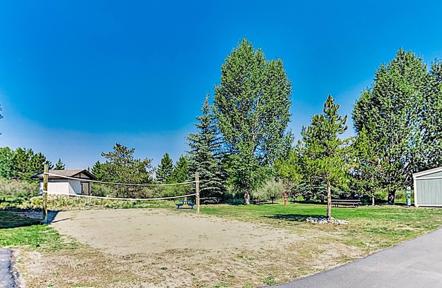 Ground-Floor, All-Seasons Condo with Shaded Deck, Fireplace & Shared Hot Tubs