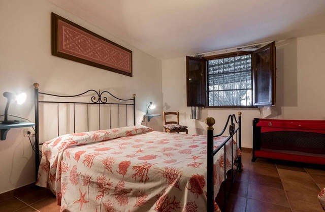 Erdgeschosswohnung, 2 Schlafzimmer, 1 Badezimmer, exklusiver Garten, Meerblick.