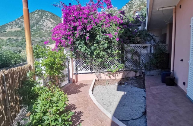 Ground floor apartment with small garden pets allowed