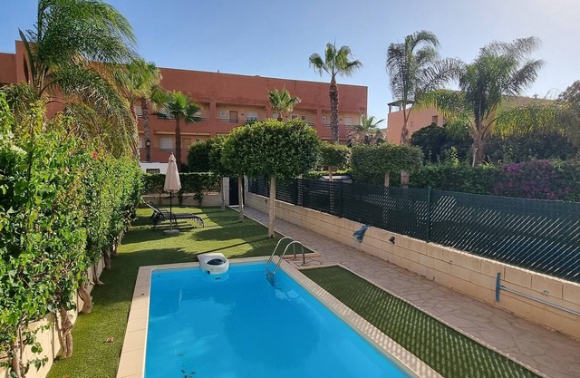 Erdgeschosswohnung mit Garten und privatem Pool, nahe dem Strand, WIFI