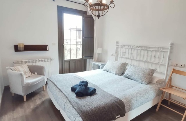 Charmantes Wohnung mit Garten, 2 Schlafzimmer und 2 Bäder, Nähe Jaca