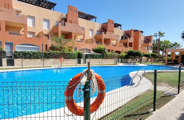 Erdgeschosswohnung mit 2 Schlafzimmern, 2 Bädern, 60 m vom Strand entfernt, WiFi