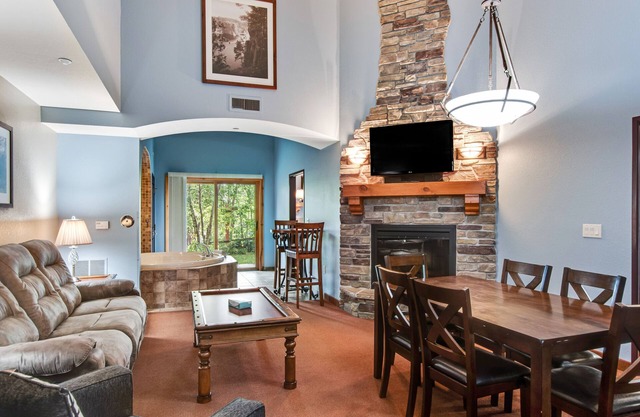 Ground-floor condo with patio, fireplace, jetted tub, & central AC