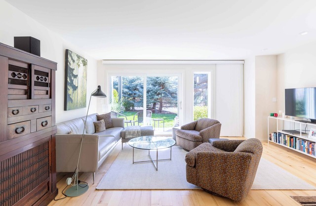 Ground Floor Condo in Warm Springs with Amazing Hot Pool
