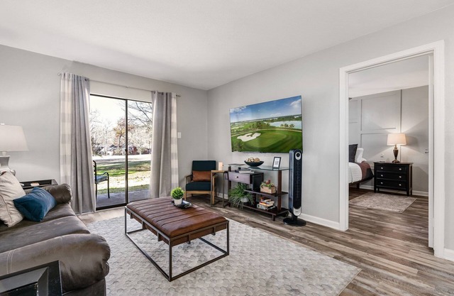 Ground Floor, Cozy & Sits on First Fairway, Pool