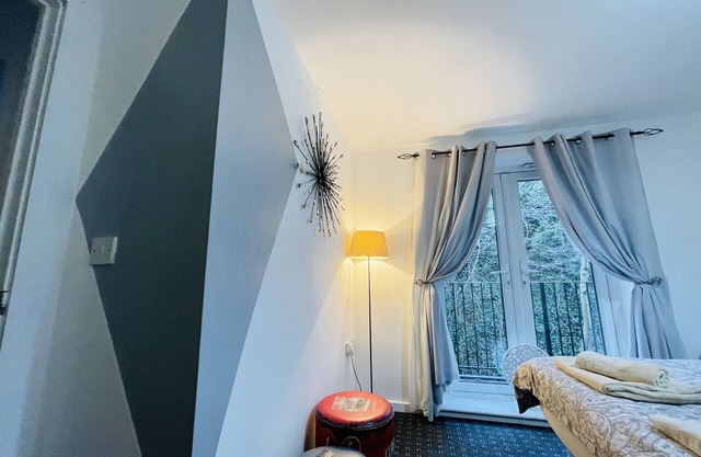 LA 57 - First Floor-Apartment-Blick auf den Hof-Premium-Eigenes Badezimmer