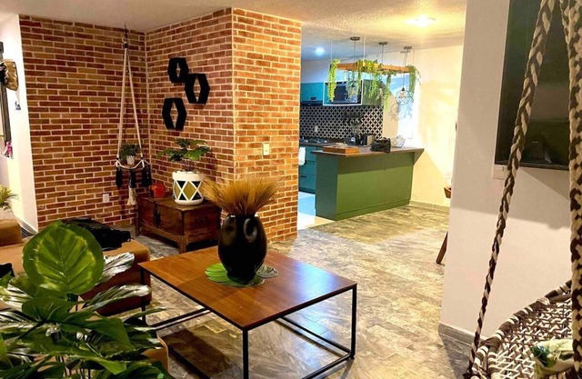 GROUND FLOOR, ENORMOUS WITH GARDEN AND PARKING FOR 11 PAX. EXPO AREA