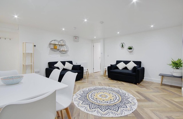 Apartment-Familie-Eigenes Badezimmer-Gartenblick-The Garden Suite