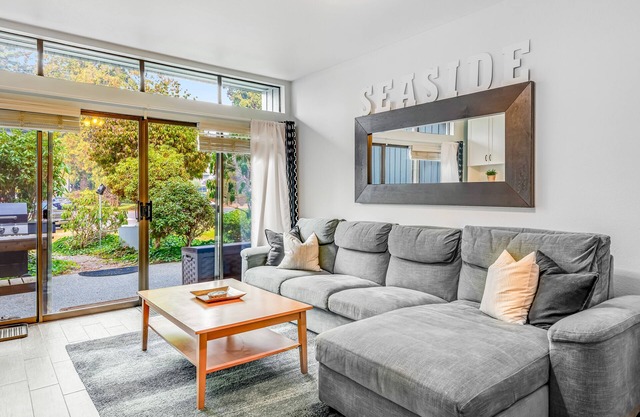 Ground-floor garden condo with indoor pool, hot tub, tennis & racquetball