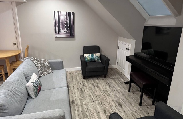 Ground floor guest suite in west Arlington near bike path- pet friendly